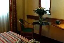 Holiday South Hotel