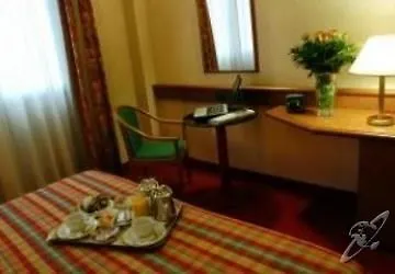 Hotel Holiday South 4*